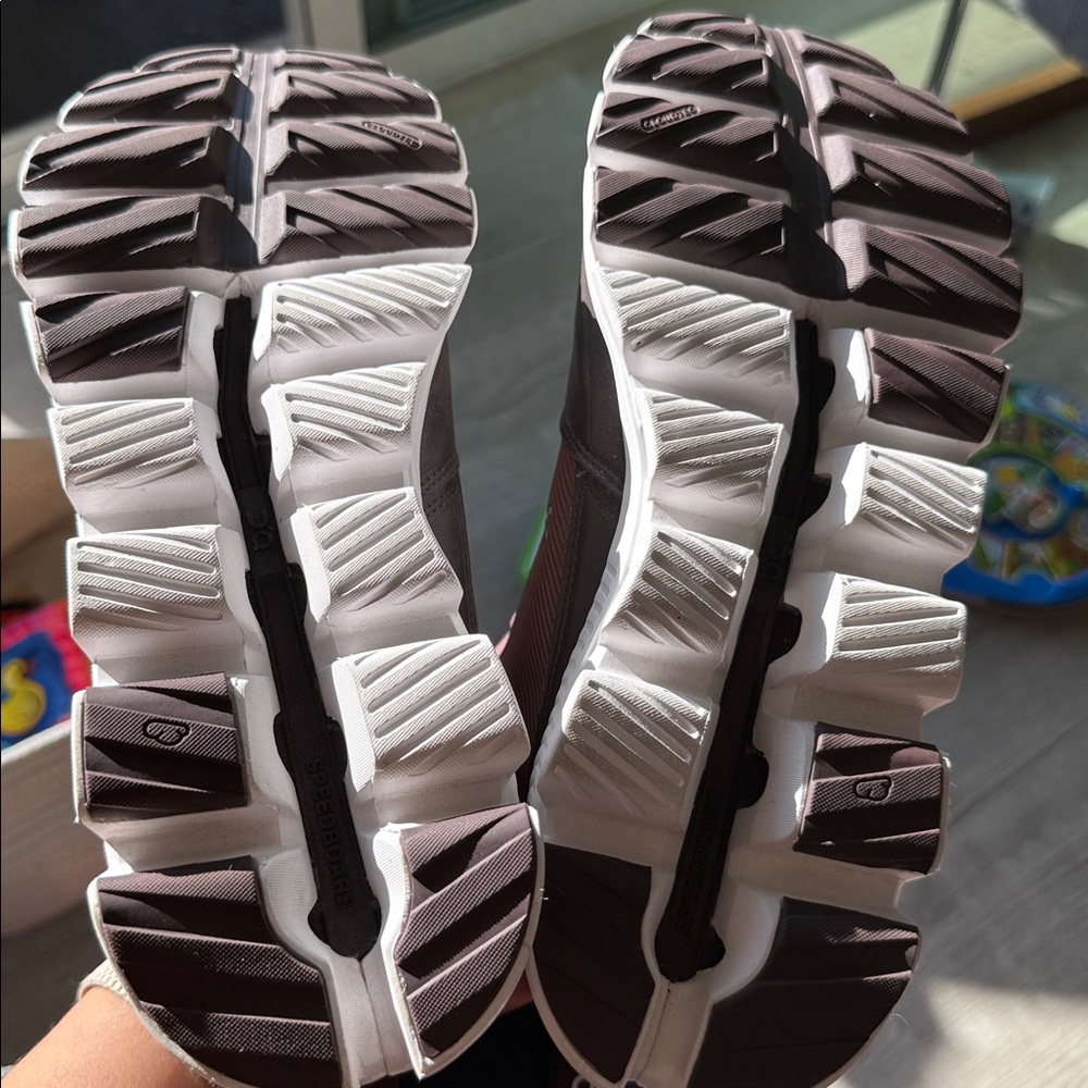ON Womens Cloud Hi Waterproof 1 Sneake Size 9.5 - Picture 16 of 17